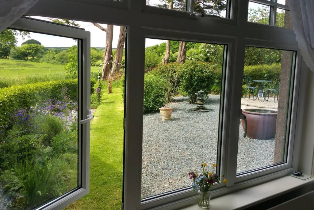 Horsna Parc Retreat Bed & Breakfast Saint Tudy Exterior photo